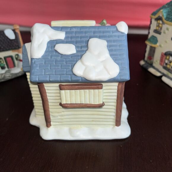 3 Piece Christmas Village Pieces 5/6 Inches Post Office Lighthouse Apple Vendor - Picture 13 of 13